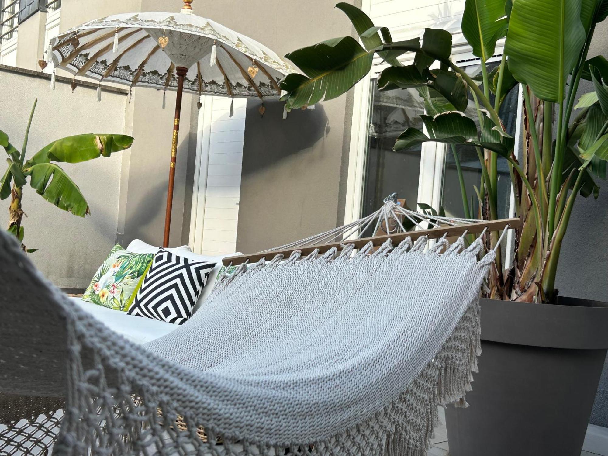 Phoenix Garden Apartment Mons Bagian luar foto