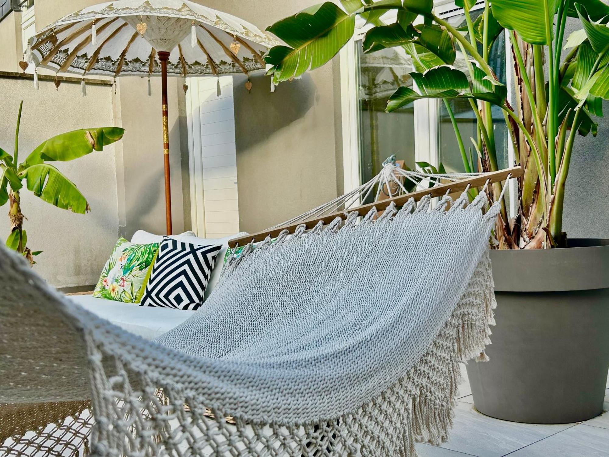 Phoenix Garden Apartment Mons Bagian luar foto