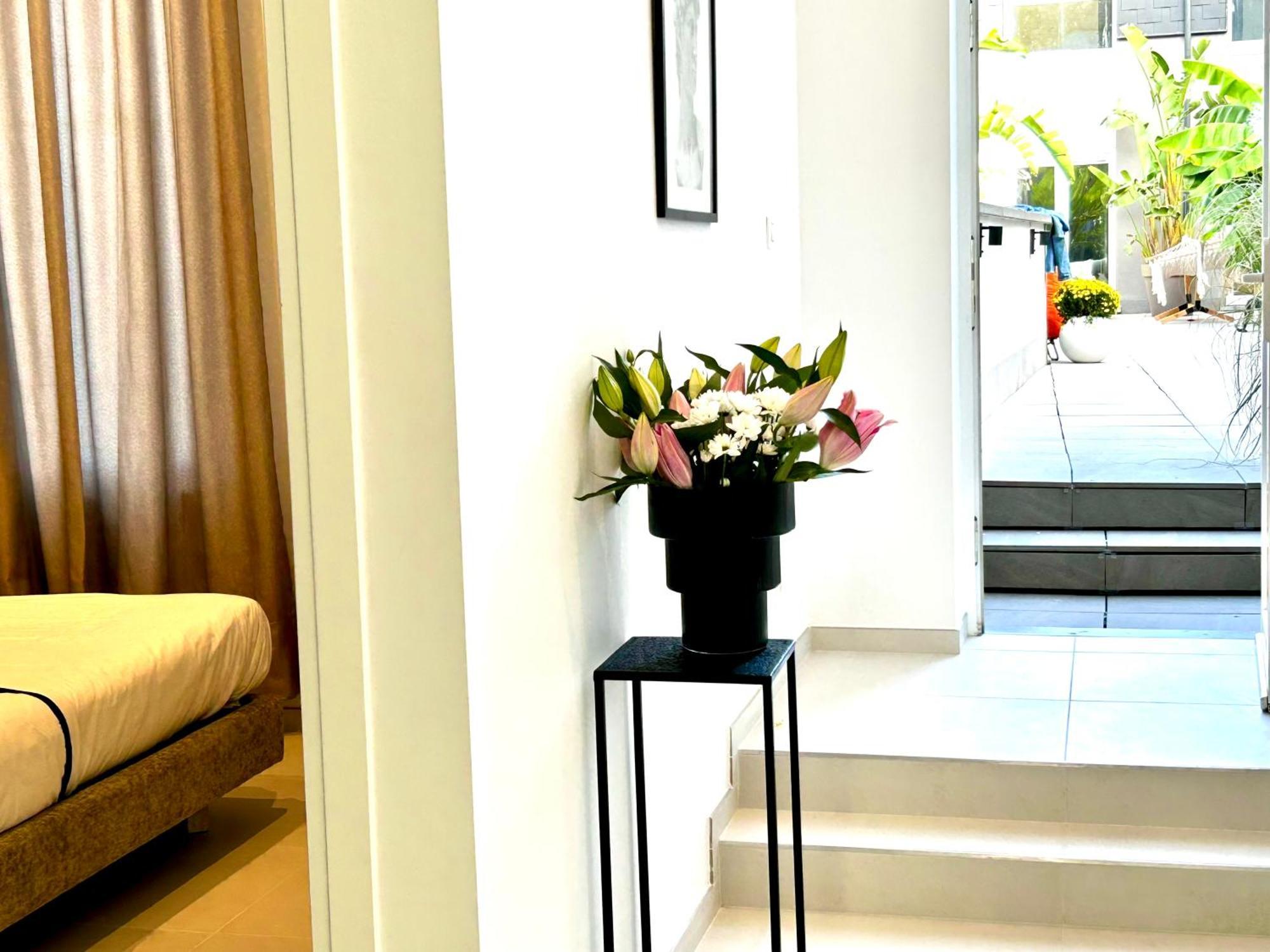 Phoenix Garden Apartment Mons Bagian luar foto