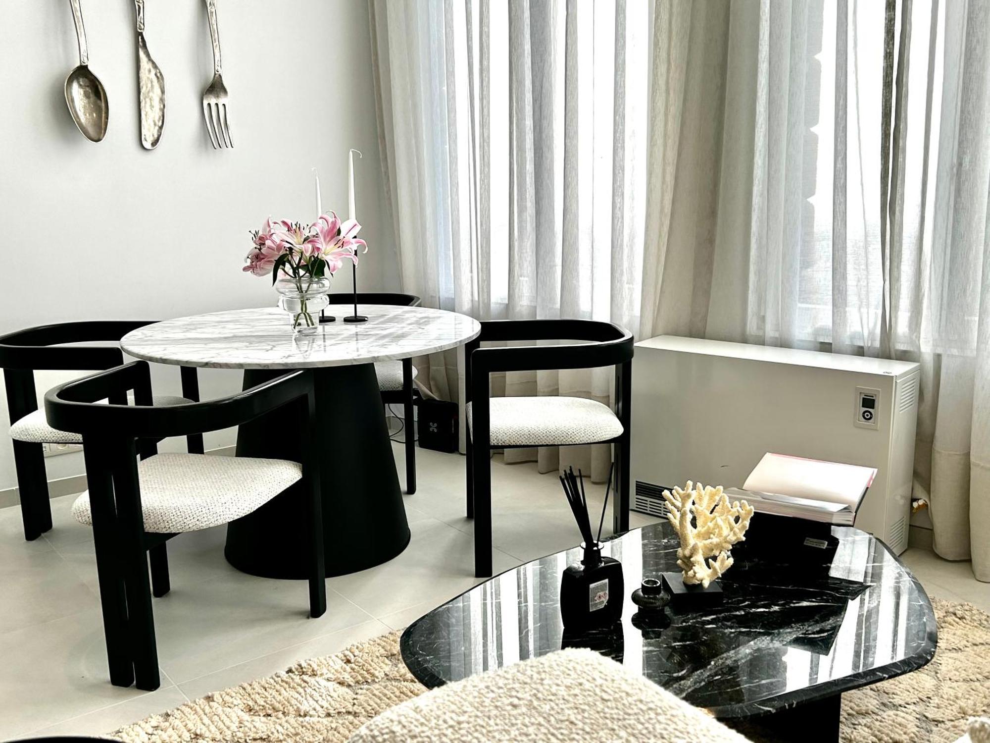 Phoenix Garden Apartment Mons Bagian luar foto