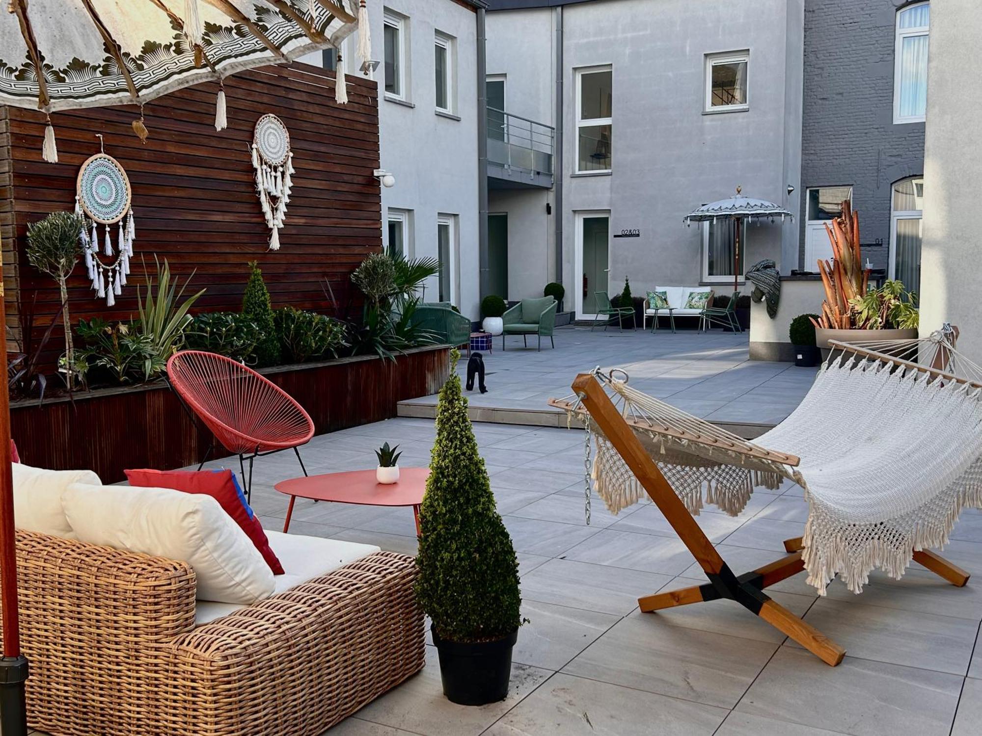 Phoenix Garden Apartment Mons Bagian luar foto